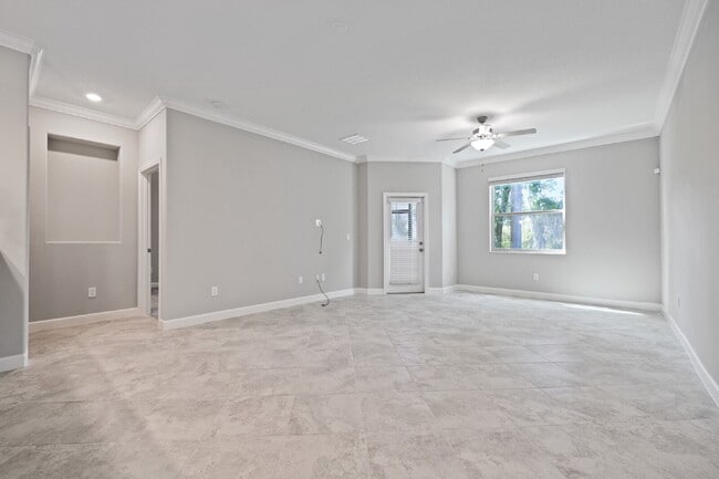 Foto del edificio - "Spacious 4-Bedroom Lutz Home gated commun...