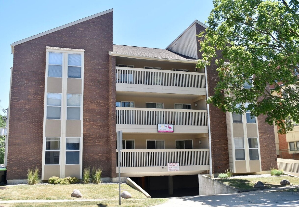 Primary Photo - 506 S 4th St