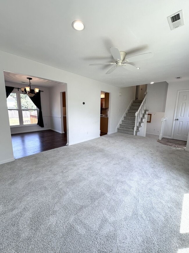 Building Photo - Charming Updated Home in Prime Chesapeake Location – Spacious Layout & Modern Touches!
