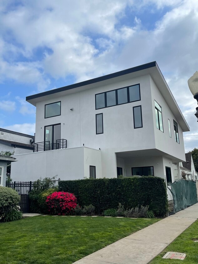 Exterior - 8655 Higuera St