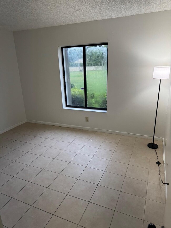 Foto del edificio - 703 Sunny Pine Way