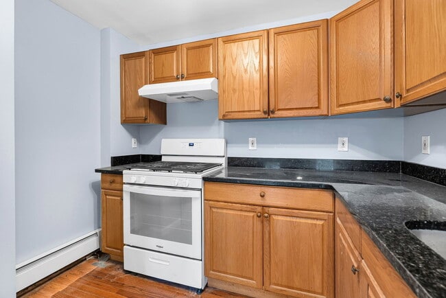 Building Photo - 537 E Girard Ave