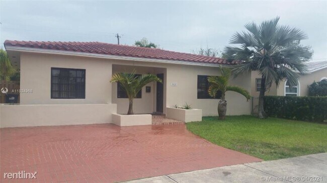 Building Photo - 3915 SW 59th Ave