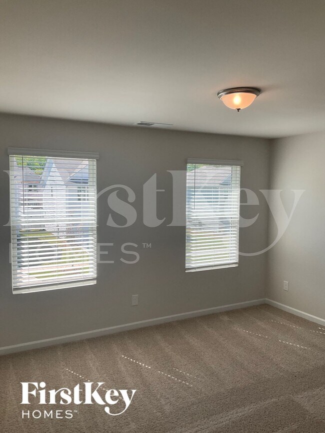 Foto del edificio - 7623 Wallace Farm Ln