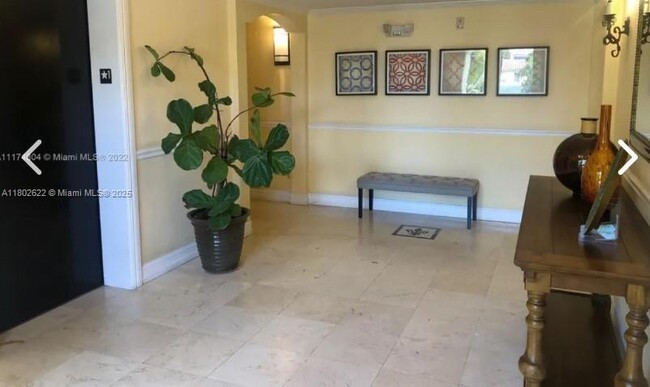 Foto del edificio - 322 Madeira Ave