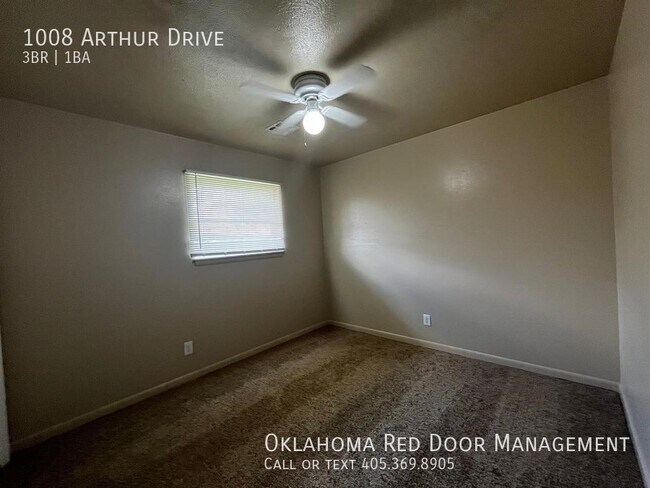 Building Photo - 1008 Arthur Dr