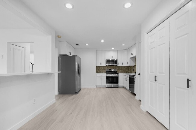 Foto del edificio - 6646 Montauk Dr