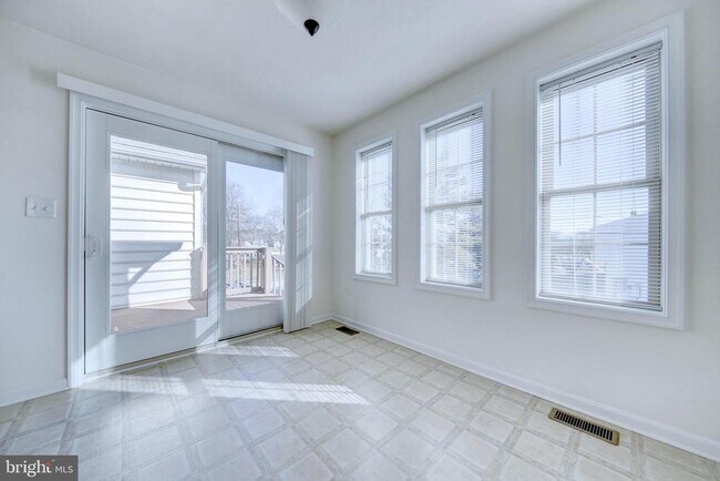 Foto del edificio - 687 E Walnut St