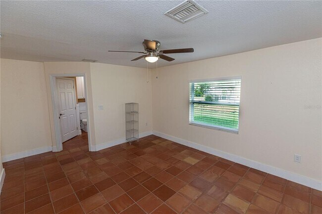 Foto del edificio - 1338 Bradford Rd
