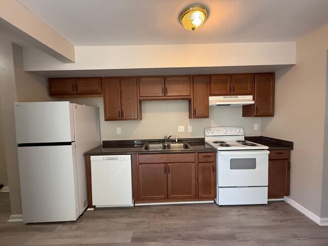 Foto del edificio - 3 bedroom, 1.5 bath Townhouse