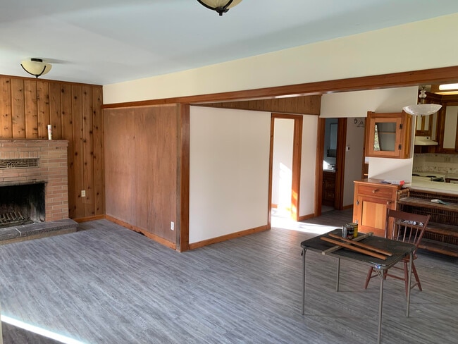 Building Photo - 1671 E Miles Ave
