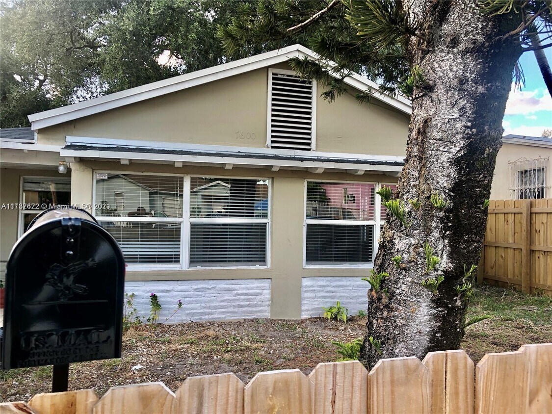 Primary Photo - 7600 NW 4th Ave