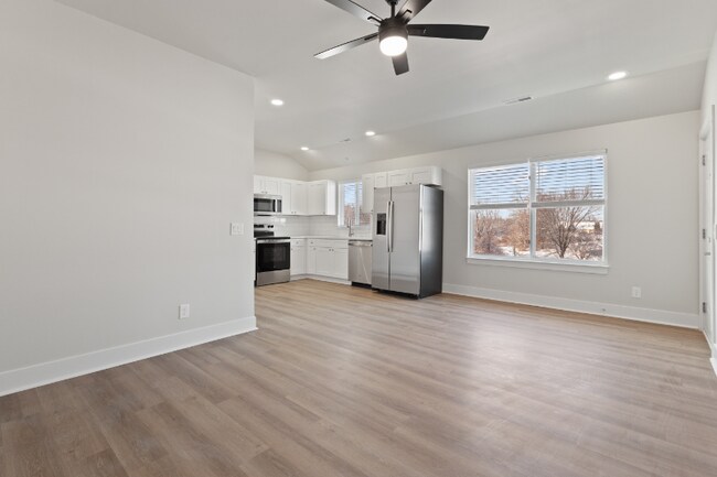 Foto del edificio - 1215 Corporate Dr