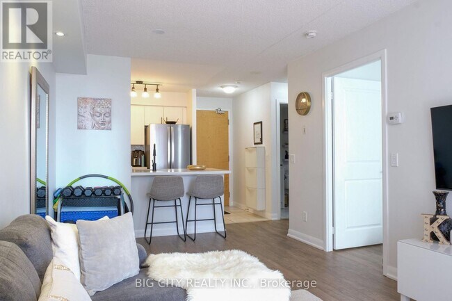 Photo du bâtiment - 4968 Yonge St