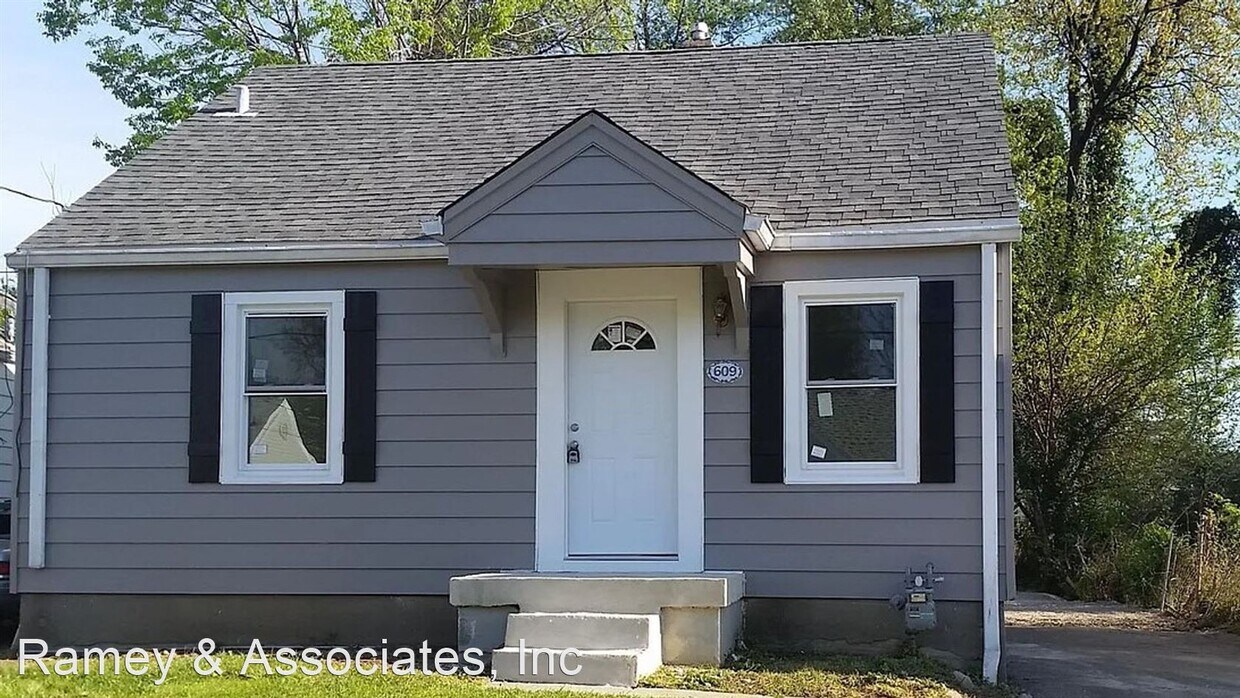 Primary Photo - 4 br, 2 bath House - 609 Compton St