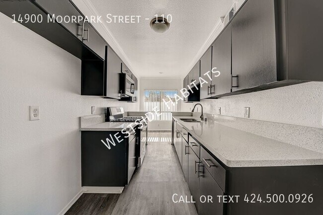Foto del edificio - 14900 Moorpark St