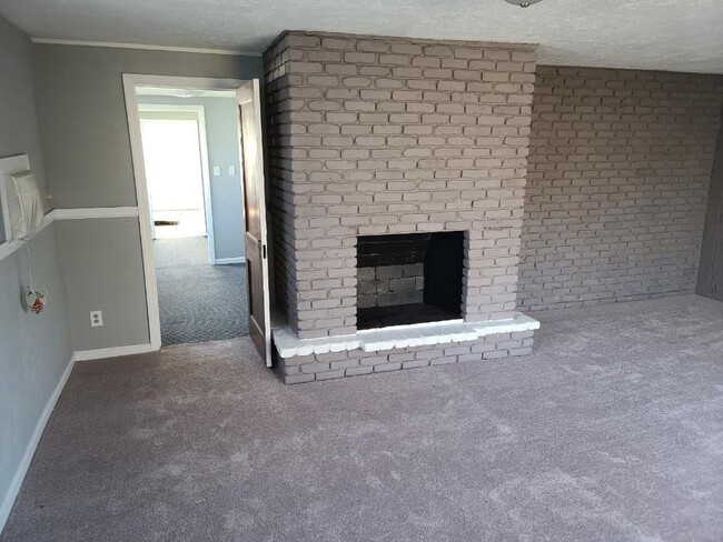 Building Photo - 813 Roosevelt St