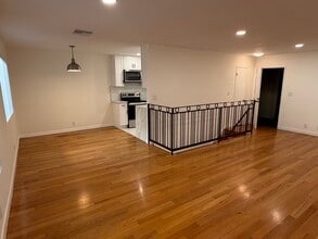 Building Photo - 463 S Maple Dr