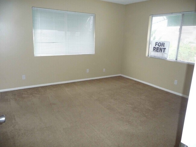 Foto del edificio - $500 MOVE IN SPECIAL! Large 2 Bedroom, 2 Bath Condo - Walk to Mission Bay!