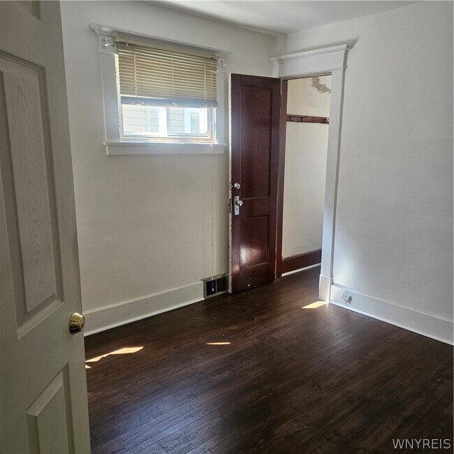 Foto del edificio - 733 Norfolk Ave