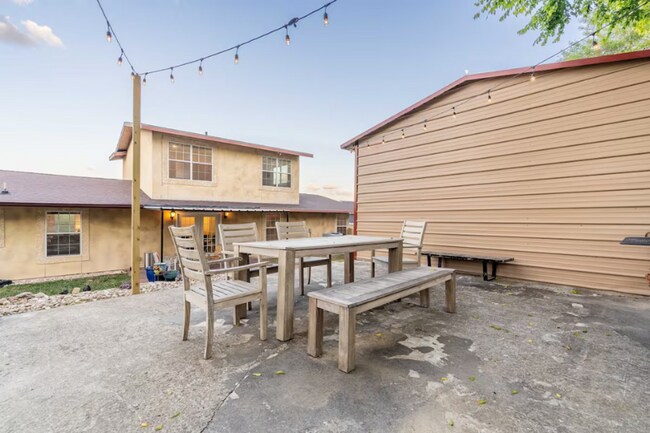 Building Photo - 515 W Crestline Dr