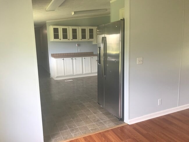 Building Photo - RENTAL WITH 4 ACRES!!