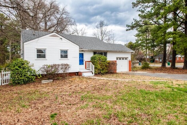 Foto del edificio - Newly remodeled 3/2 with garage and fenced...