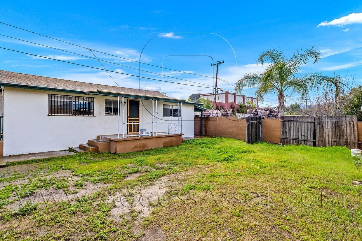 Foto principal - Charming 1 Bed/1 Bath Multi-family Home In...