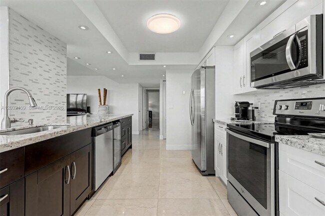 Building Photo - 2017 S Ocean Dr