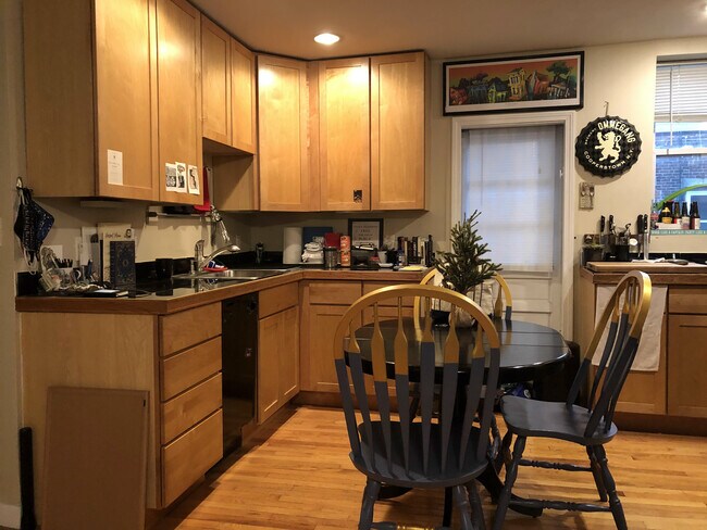 Building Photo - 222 Hanover St