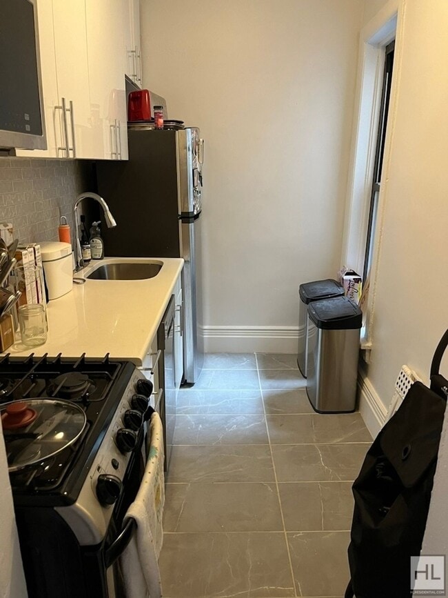 Building Photo - BEDFORD AVENUE 1-Bed / 1-Bath