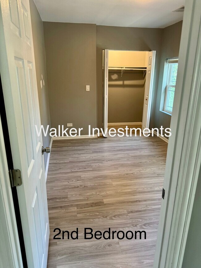 Foto del edificio - 1627 W 106th St