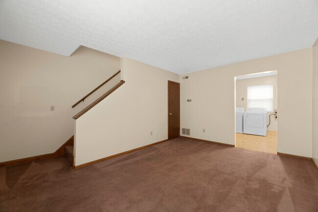 Sala de estar 01 - 116 W Norwich Ave