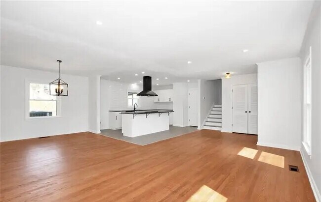 Foto del edificio - 2710 Fordham Dr