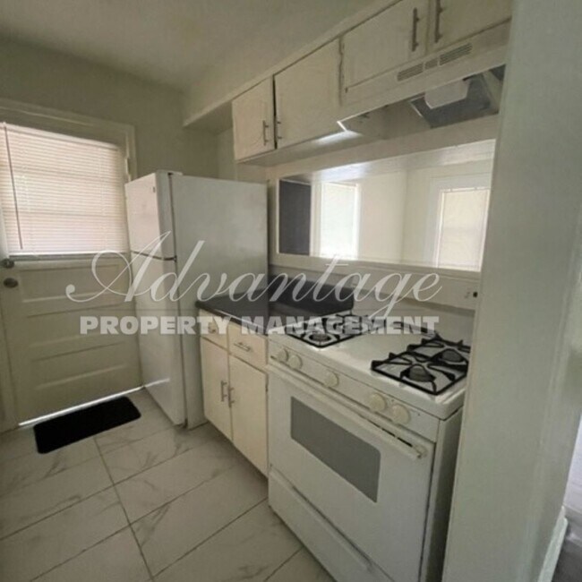 Building Photo - Schedule today to see this Colonial Area V...