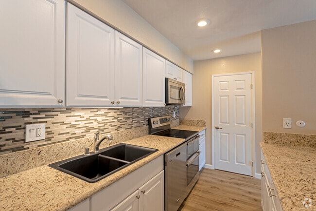 Stainless Steel Appliances - Los Arboles Apartments