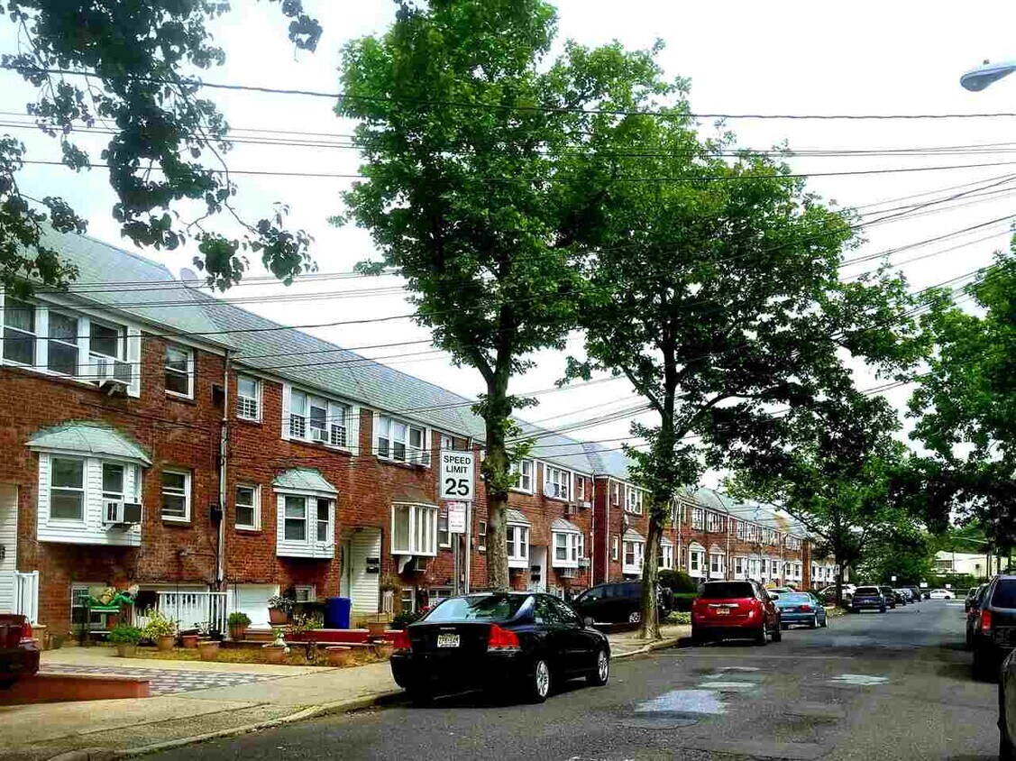 36 Briarwood Rd, Jersey City, NJ 07305 House Rental in Jersey City