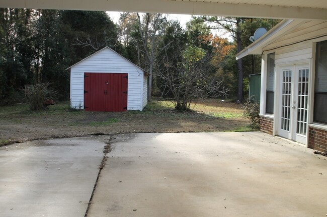 Building Photo - 2845 Blaney Rd