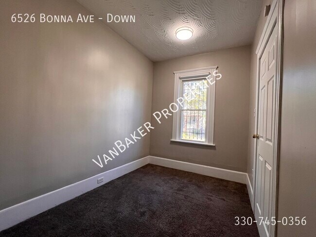 Building Photo - 6526 Bonna Ave