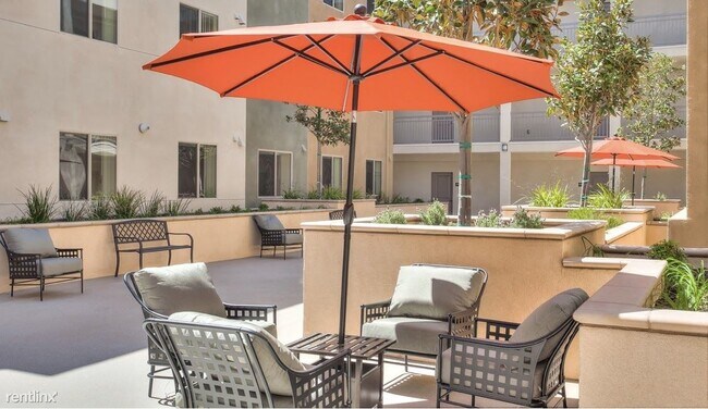 Foto del edificio - 3 br, 2 bath  - 12455 San Fernando Rd 220