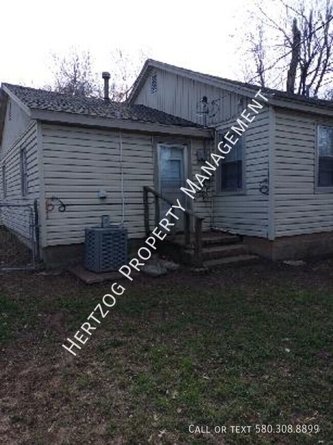 Foto del edificio - 2 Bedroom 1 Bath with attached Garage