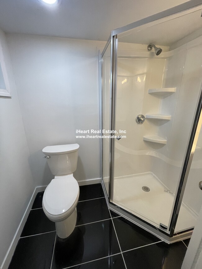Foto del edificio - 474 E 7th St