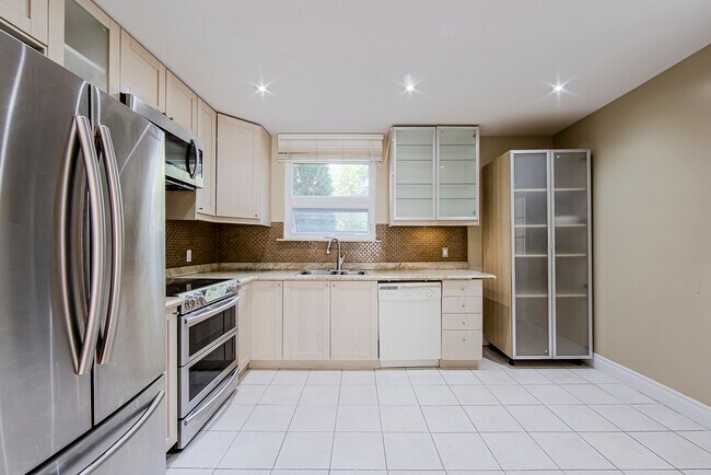 Building Photo - 39 Windermere Ave