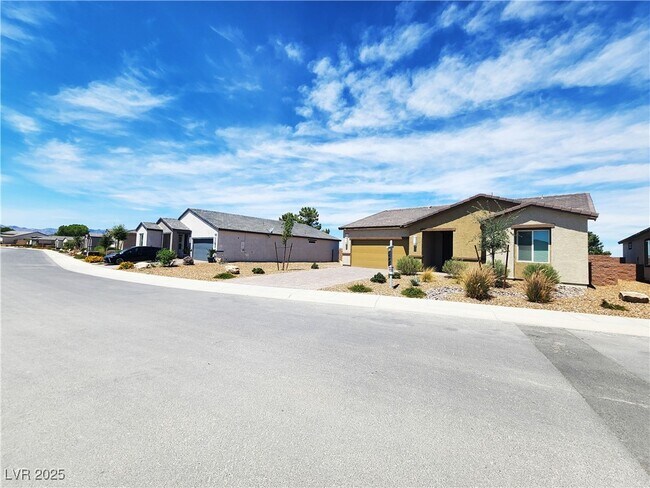 Building Photo - 4096 E Cactus Cyn Dr