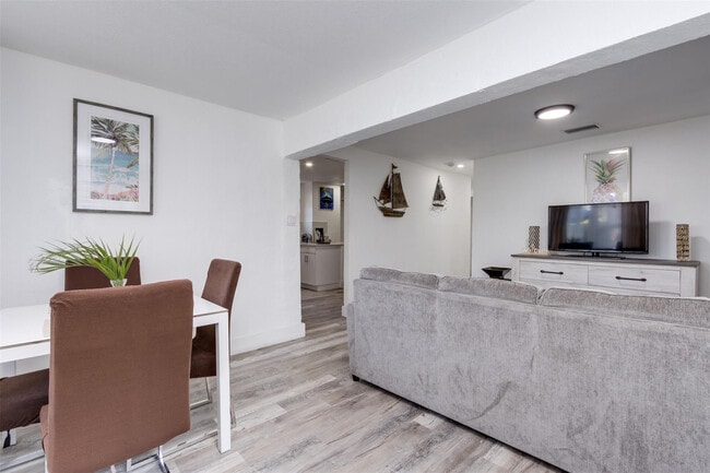 Building Photo - 508 NW 8th Ave