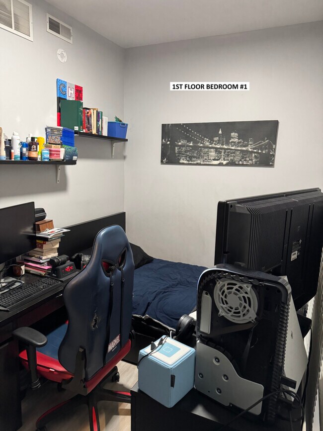 Foto del edificio - 2143 W 18th Pl