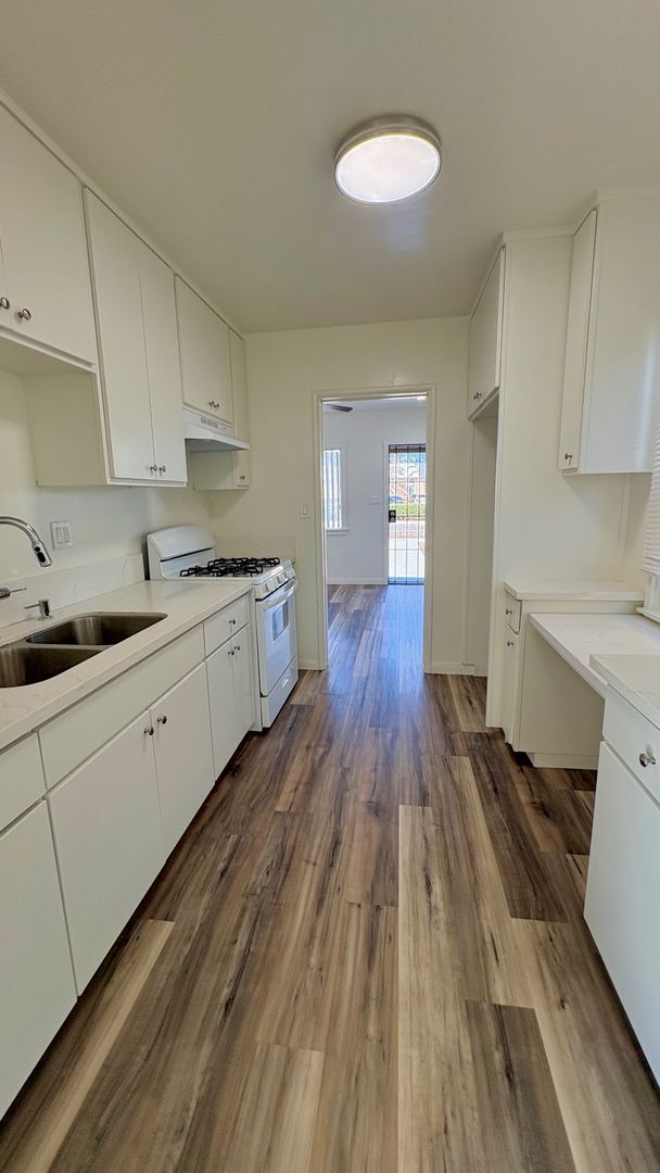 Photo - 14902 S Inglewood Ave Apartment