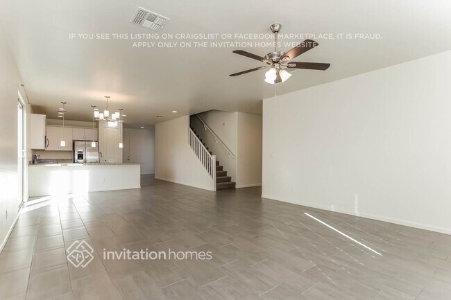 Foto del edificio - 16440 S 10th St