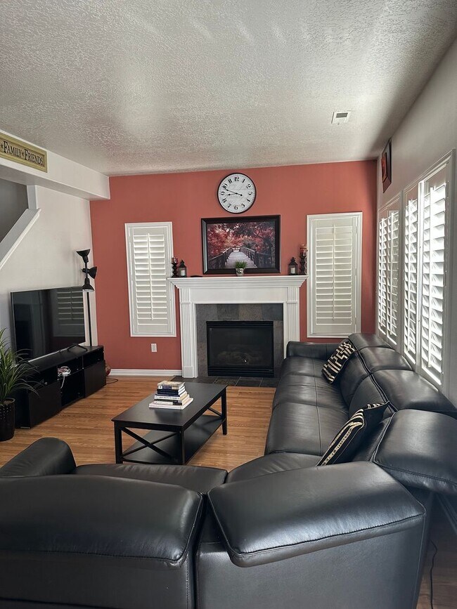 Building Photo - 1581 Alsace Way