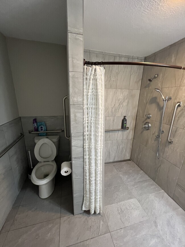 Foto del edificio - 15867 Wood Rd